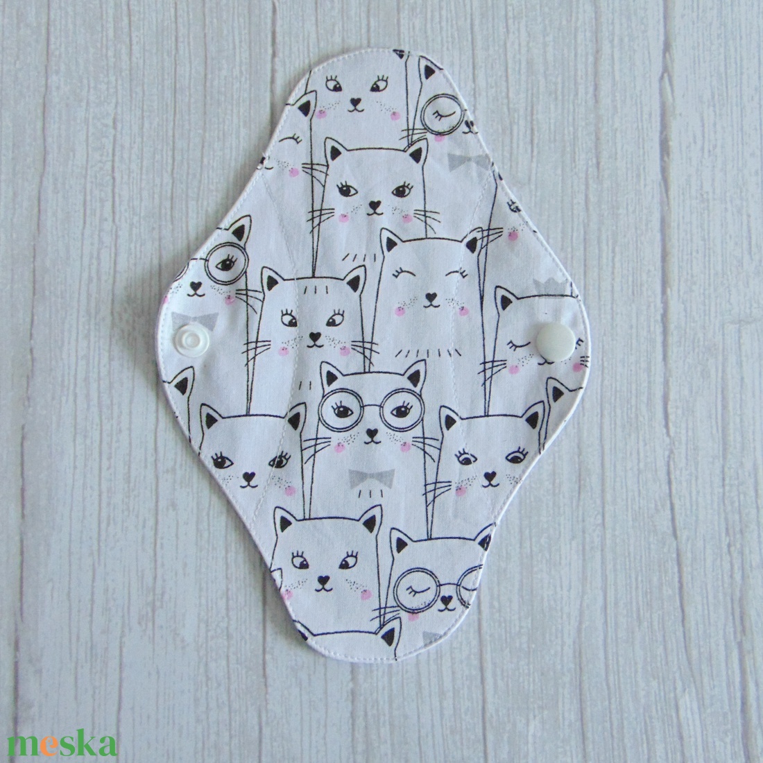 Lara tisztasági betét 19,5 cm / rajzolt cicák / mosható textil betét, mosható tisztasági betét, mosibetét - szépségápolás - intim higiénia - tisztasági betét - Meska.hu