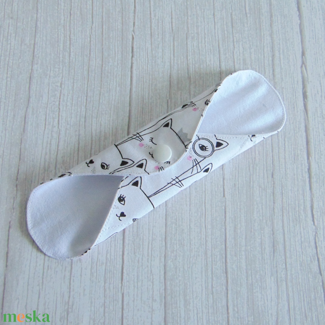 Lara tisztasági betét 19,5 cm / rajzolt cicák / mosható textil betét, mosható tisztasági betét, mosibetét - szépségápolás - intim higiénia - tisztasági betét - Meska.hu