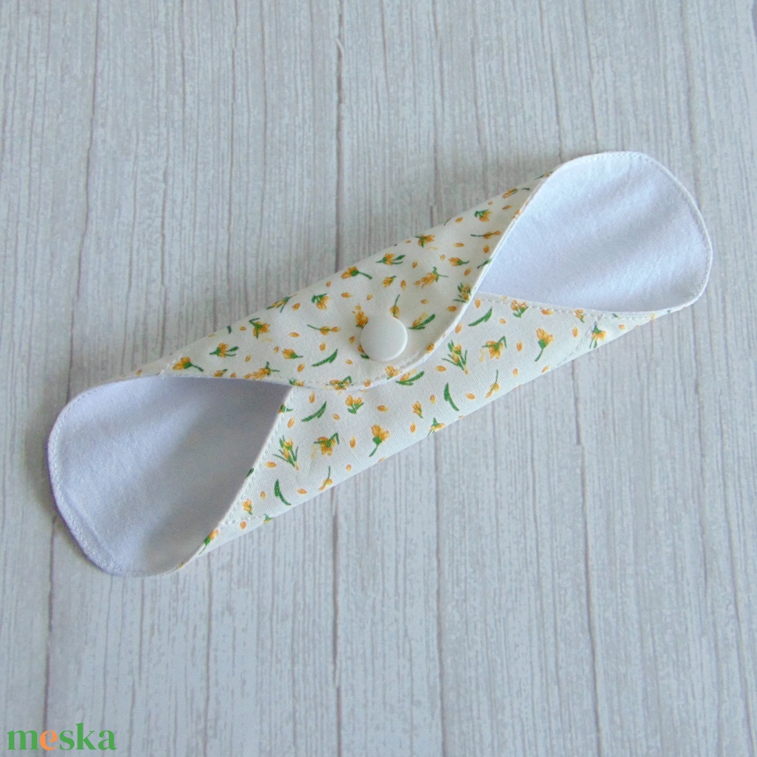 Lara tisztasági betét 19,5 cm / sárga apró virágok / mosható textil betét, mosható tisztasági betét, mosibetét - szépségápolás - intim higiénia - tisztasági betét - Meska.hu