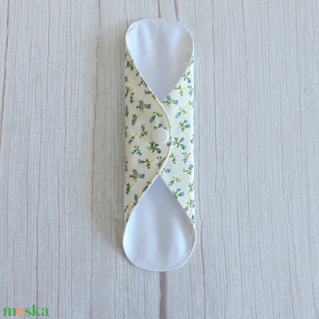 Lara tisztasági betét 19,5 cm / apró kék rózsák / mosható textil betét, mosható tisztasági betét, mosibetét - szépségápolás - intim higiénia - tisztasági betét - Meska.hu