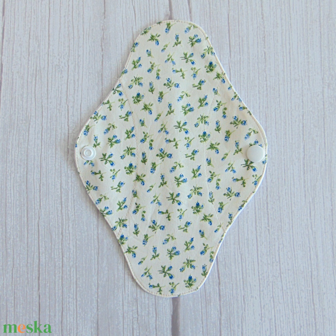 Lara tisztasági betét 19,5 cm / apró kék rózsák / mosható textil betét, mosható tisztasági betét, mosibetét - szépségápolás - intim higiénia - tisztasági betét - Meska.hu