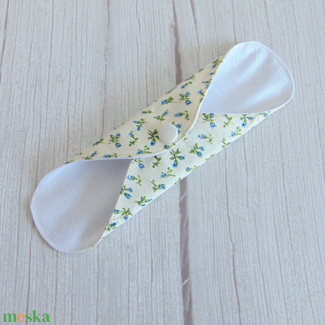 Lara tisztasági betét 19,5 cm / apró kék rózsák / mosható textil betét, mosható tisztasági betét, mosibetét - szépségápolás - intim higiénia - tisztasági betét - Meska.hu