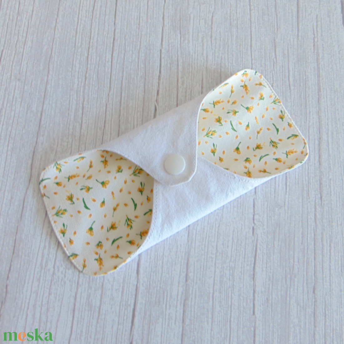 Dana mosható tisztasági betét 16 cm / apró sárga virágok - szépségápolás - intim higiénia - tisztasági betét - Meska.hu