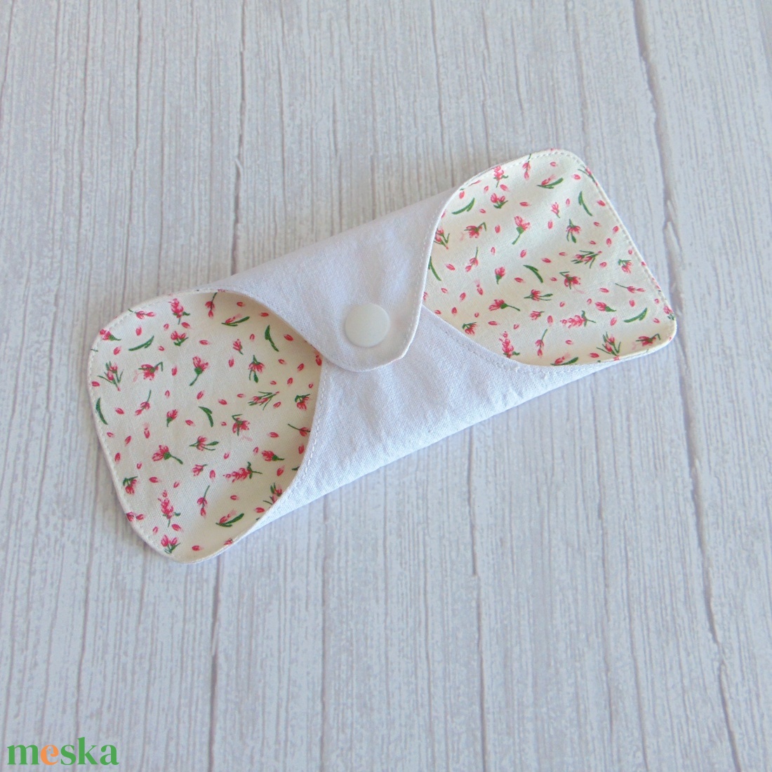 Dana mosható tisztasági betét 16 cm / apró rózsaszín virágok - szépségápolás - intim higiénia - tisztasági betét - Meska.hu