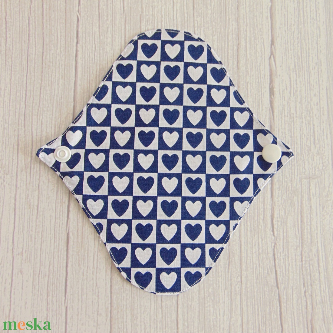 Sarah mosható tisztasági betét 17 cm / kék és fehér szívek - szépségápolás - intim higiénia - tisztasági betét - Meska.hu