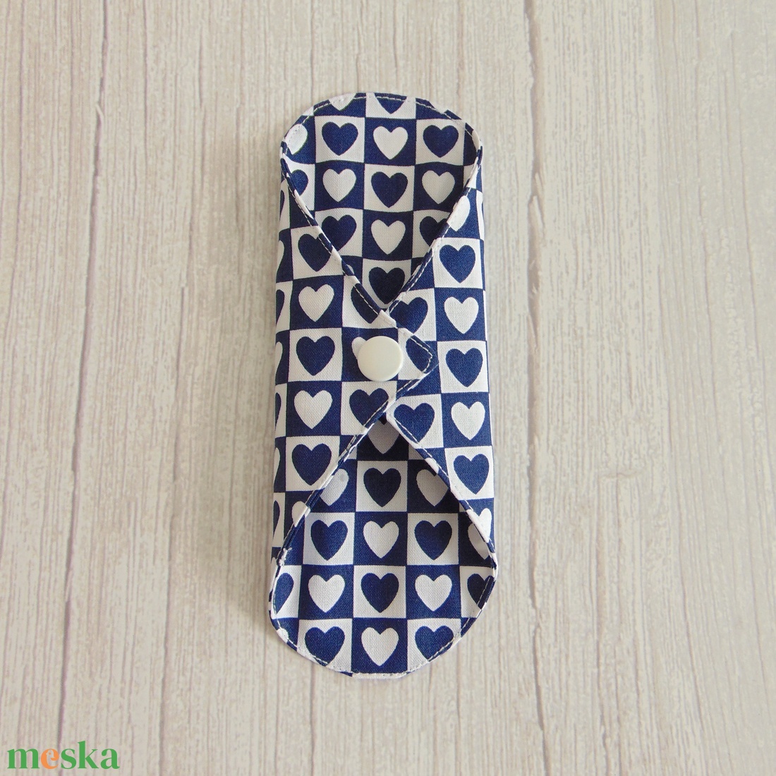 Sarah mosható tisztasági betét 17 cm / kék és fehér szívek - szépségápolás - intim higiénia - tisztasági betét - Meska.hu