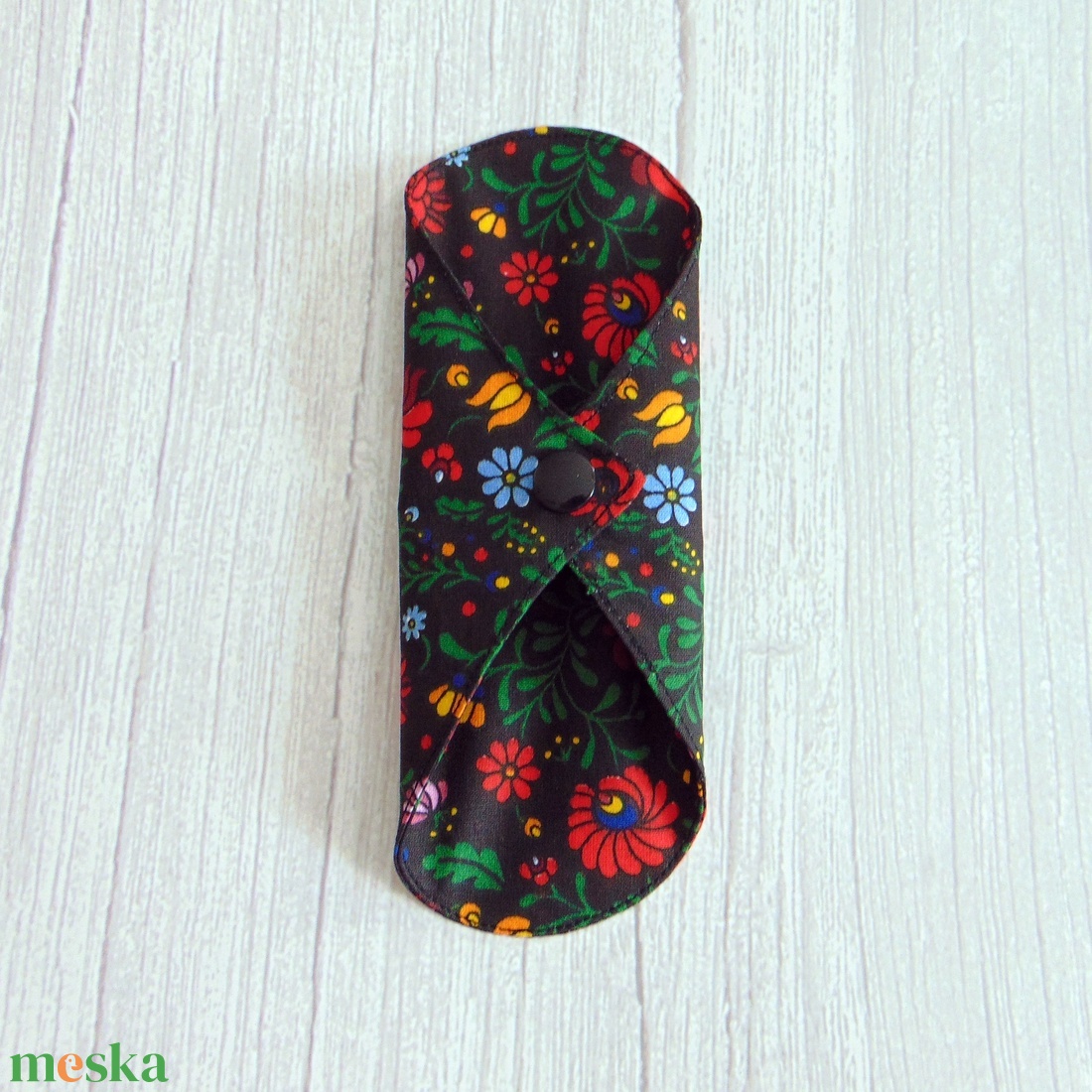 Sarah mosható tisztasági betét 17 cm / fekete - népi virág mintás - szépségápolás - intim higiénia - tisztasági betét - Meska.hu