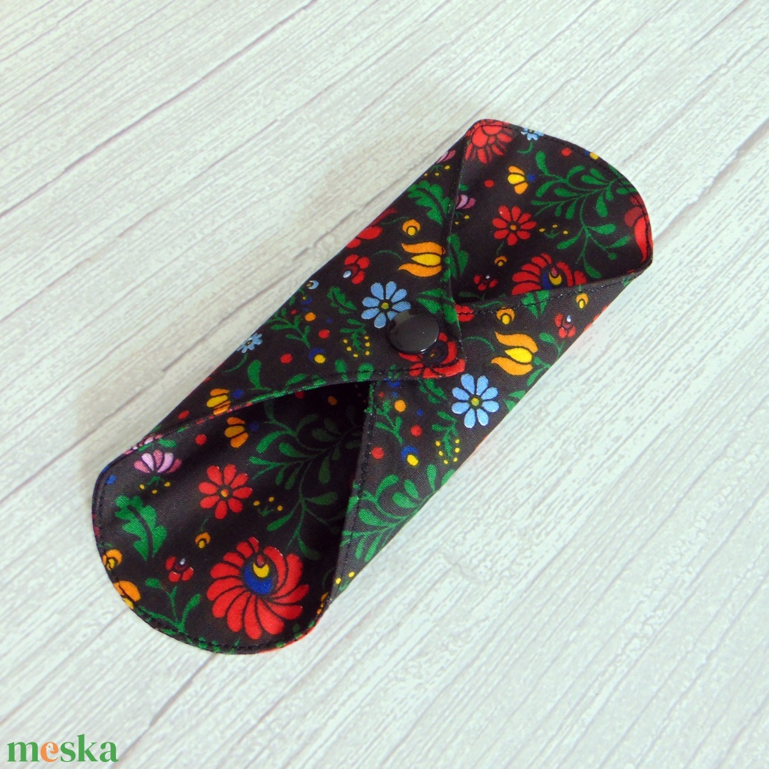 Sarah mosható tisztasági betét 17 cm / fekete - népi virág mintás - szépségápolás - intim higiénia - tisztasági betét - Meska.hu