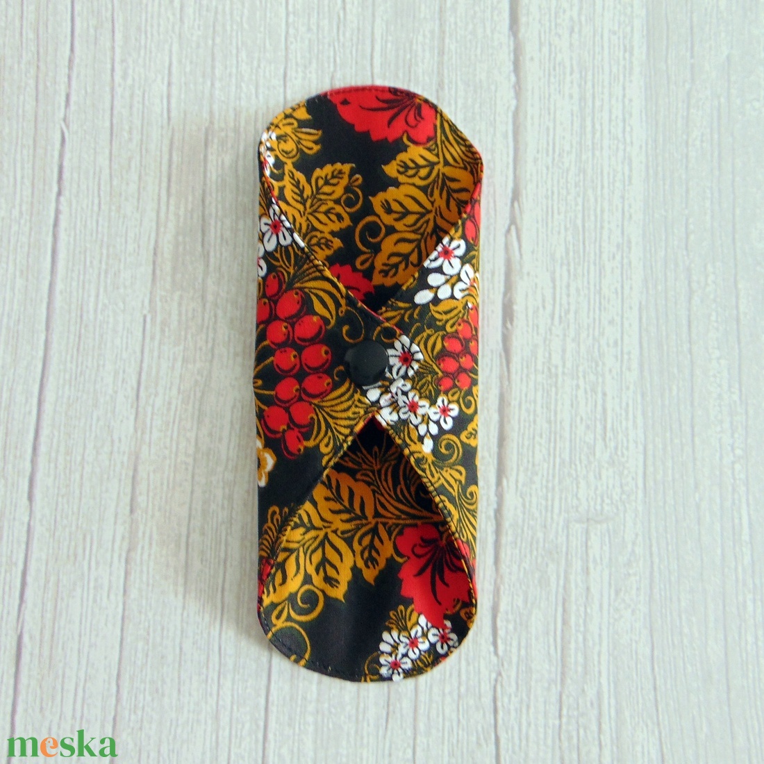 Sarah mosható tisztasági betét 17 cm / fekete - bogyók és virágok - szépségápolás - intim higiénia - tisztasági betét - Meska.hu