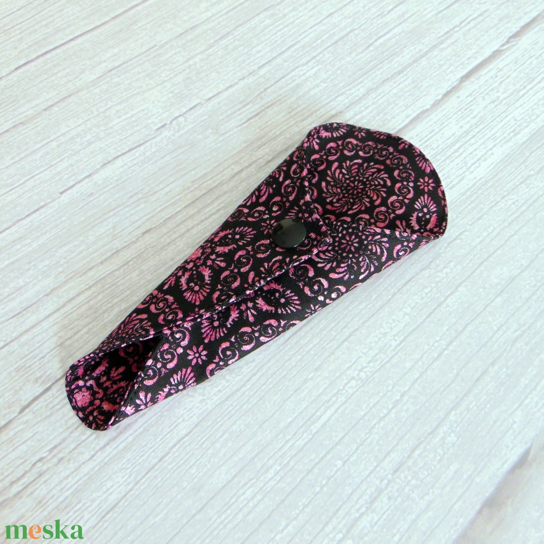Mosható tanga tisztasági betét / fekete - rózsaszín mintás - szépségápolás - intim higiénia - tisztasági betét - Meska.hu