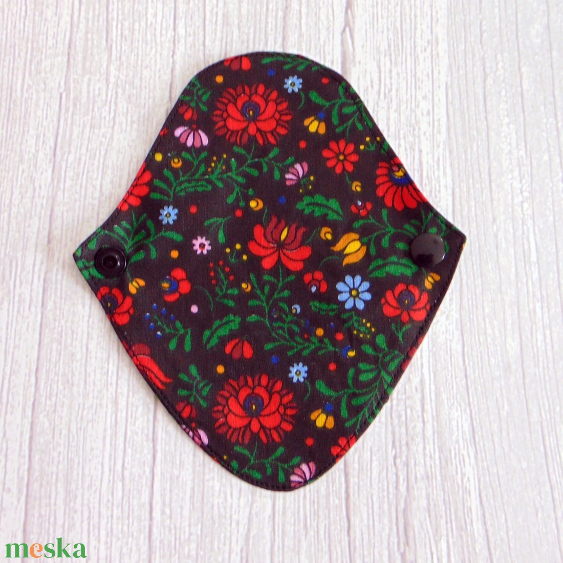 Mosható tanga tisztasági betét / fekete - népi virágok - szépségápolás - intim higiénia - tisztasági betét - Meska.hu