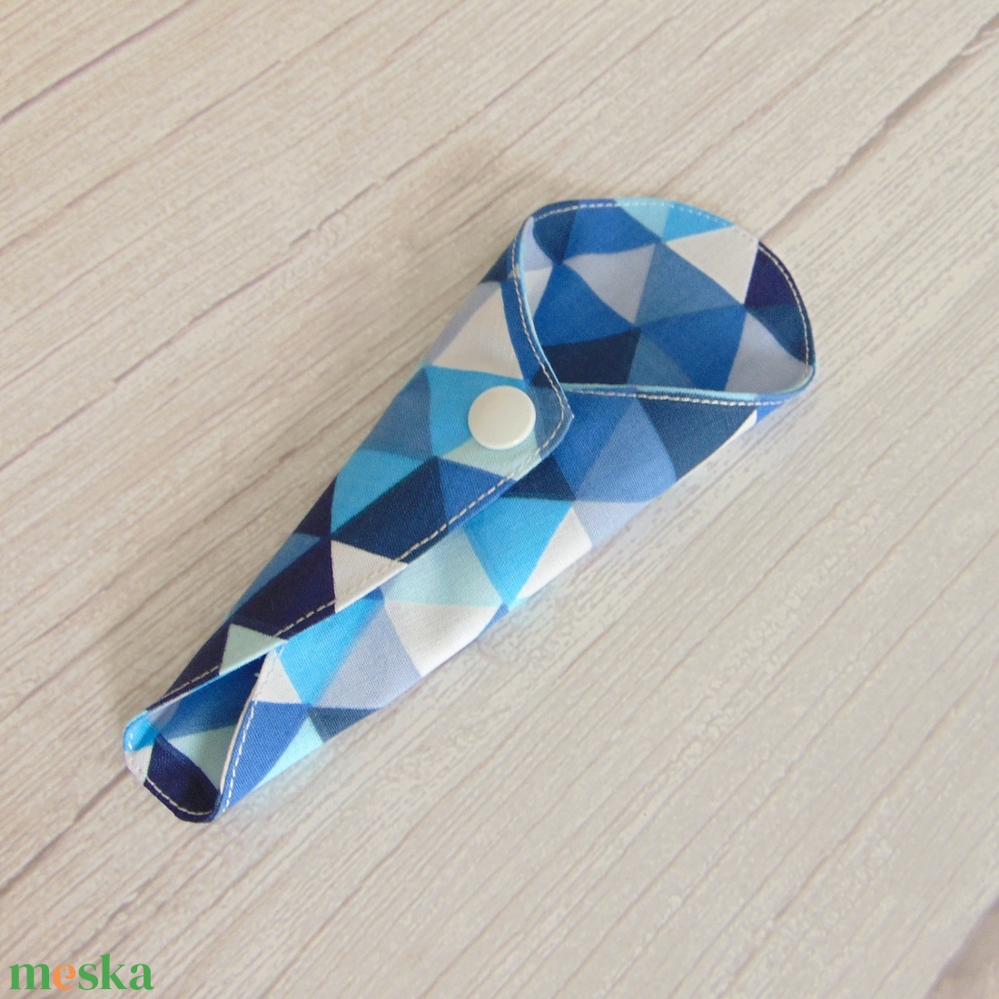 Mosható tanga tisztasági betét / kék - fehér háromszögek - szépségápolás - intim higiénia - tisztasági betét - Meska.hu