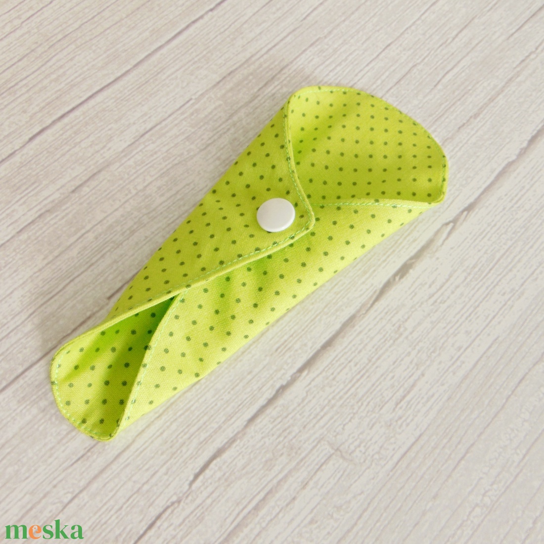 Mosható tanga tisztasági betét / kivi zöld tűpöttyös - szépségápolás - intim higiénia - tisztasági betét - Meska.hu