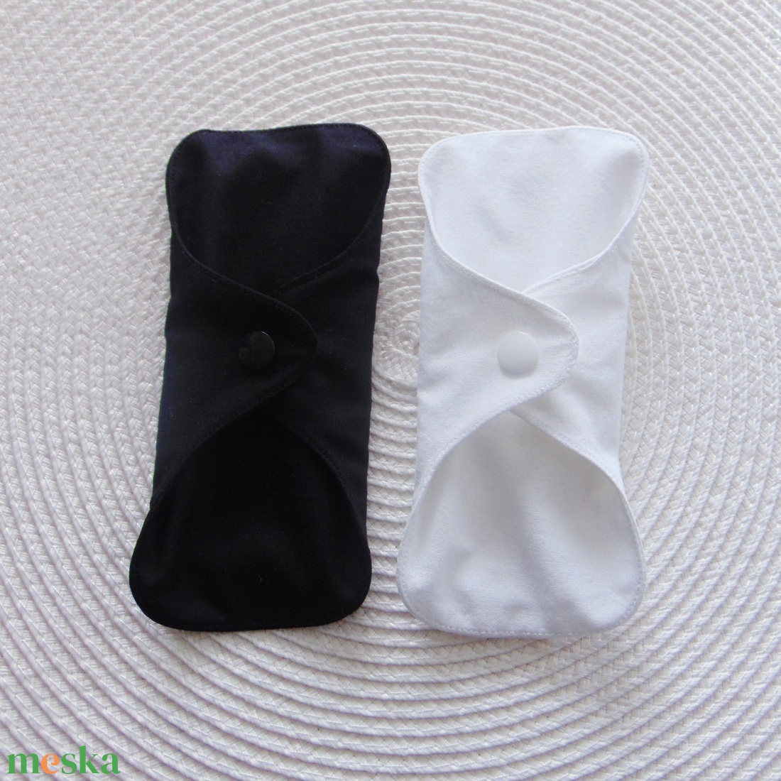 Dana MINI betét csomag (2 db/ cs) 16 cm / fekete - fehér / mosható betét, mosható intimbetét - szépségápolás - intim higiénia - tisztasági betét - Meska.hu