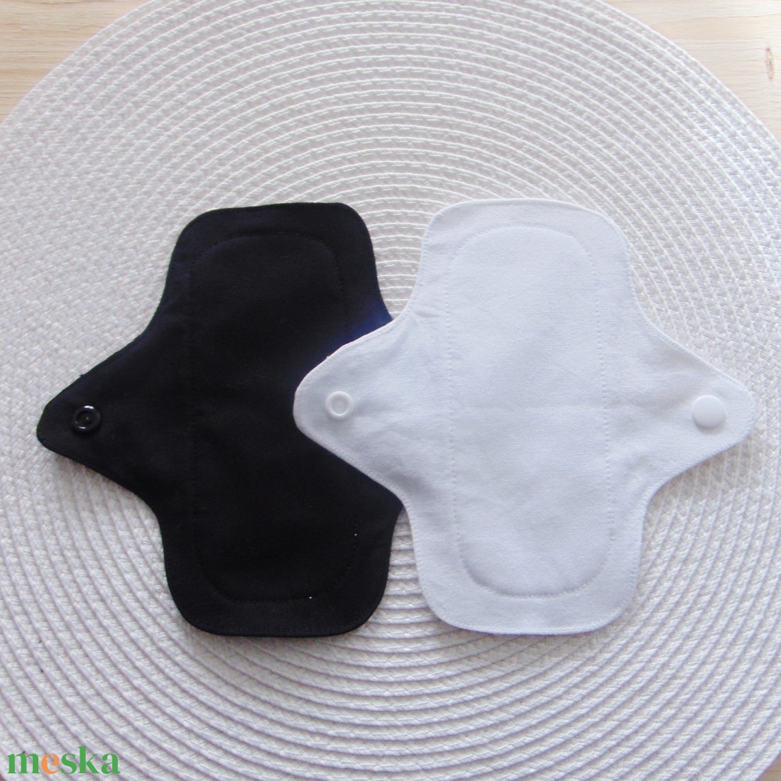 Dana MINI betét csomag (2 db/ cs) 16 cm / fekete - fehér / mosható betét, mosható intimbetét - szépségápolás - intim higiénia - tisztasági betét - Meska.hu