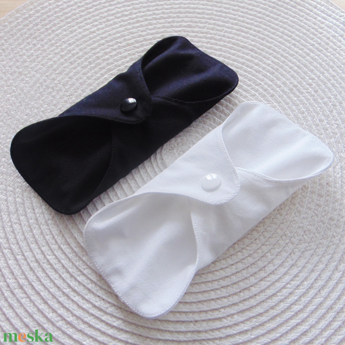 Dana MINI betét csomag (2 db/ cs) 16 cm / fekete - fehér / mosható betét, mosható intimbetét - szépségápolás - intim higiénia - tisztasági betét - Meska.hu