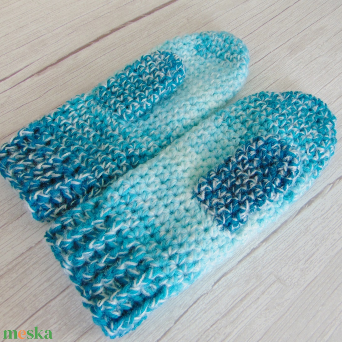 Kék - fehér színátmenetes / horgolt egyujjas kesztyű. S-M méretű. / Vastag, meleg és puha egyujjas kesztyű - ruha & divat - sál, sapka, kendő - kesztyű - Meska.hu