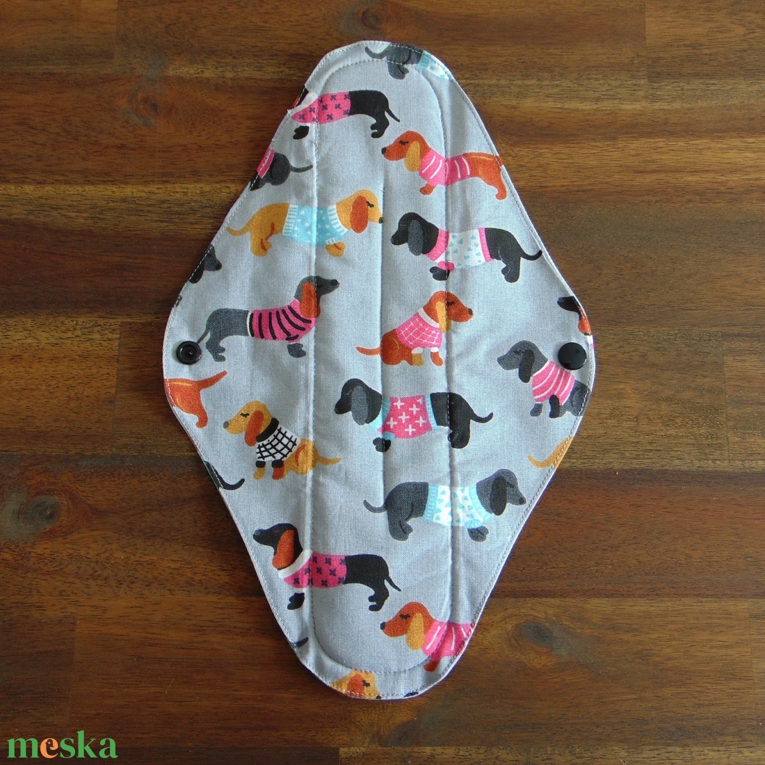 Lara mosható női betét 29 cm / szürke tacskó mintás / intimbetét, mosható textil betét, környezetbarát termék - szépségápolás - intim higiénia - intimbetét - Meska.hu