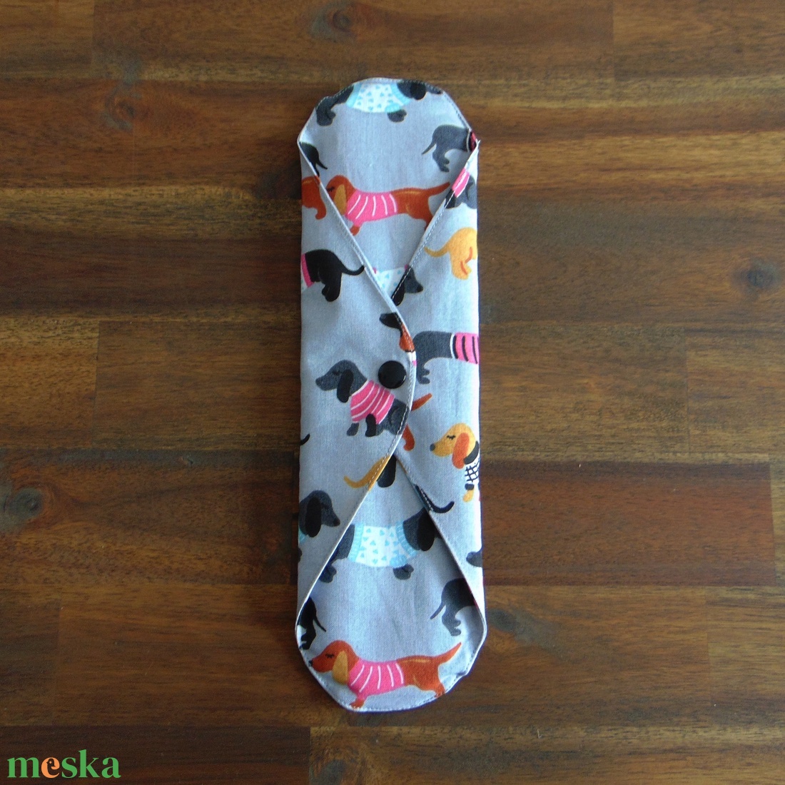 Lara mosható női betét 29 cm / szürke tacskó mintás / intimbetét, mosható textil betét, környezetbarát termék - szépségápolás - intim higiénia - intimbetét - Meska.hu