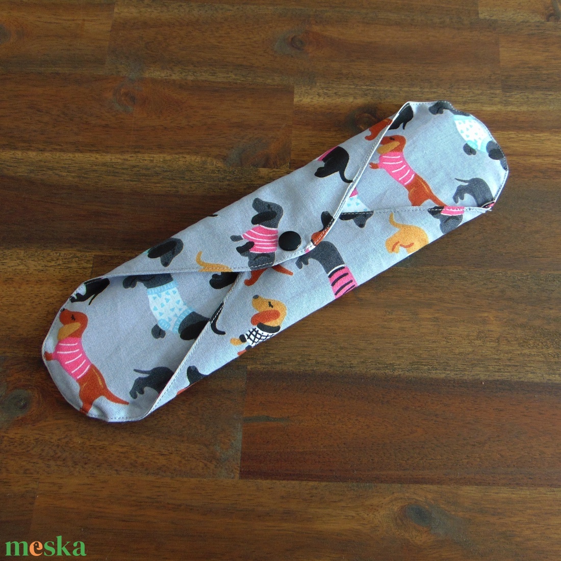 Lara mosható női betét 29 cm / szürke tacskó mintás / intimbetét, mosható textil betét, környezetbarát termék - szépségápolás - intim higiénia - intimbetét - Meska.hu