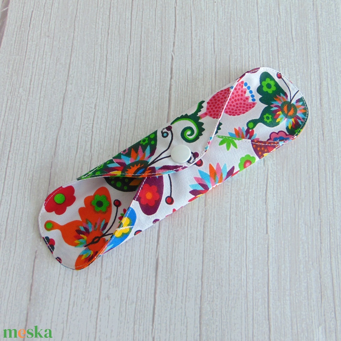 Lara mosható tisztasági betét 19,5 cm / színes lepkék és virágok / vékony, kényelmes intimbetét,  környezetbarát termék - szépségápolás - intim higiénia - tisztasági betét - Meska.hu