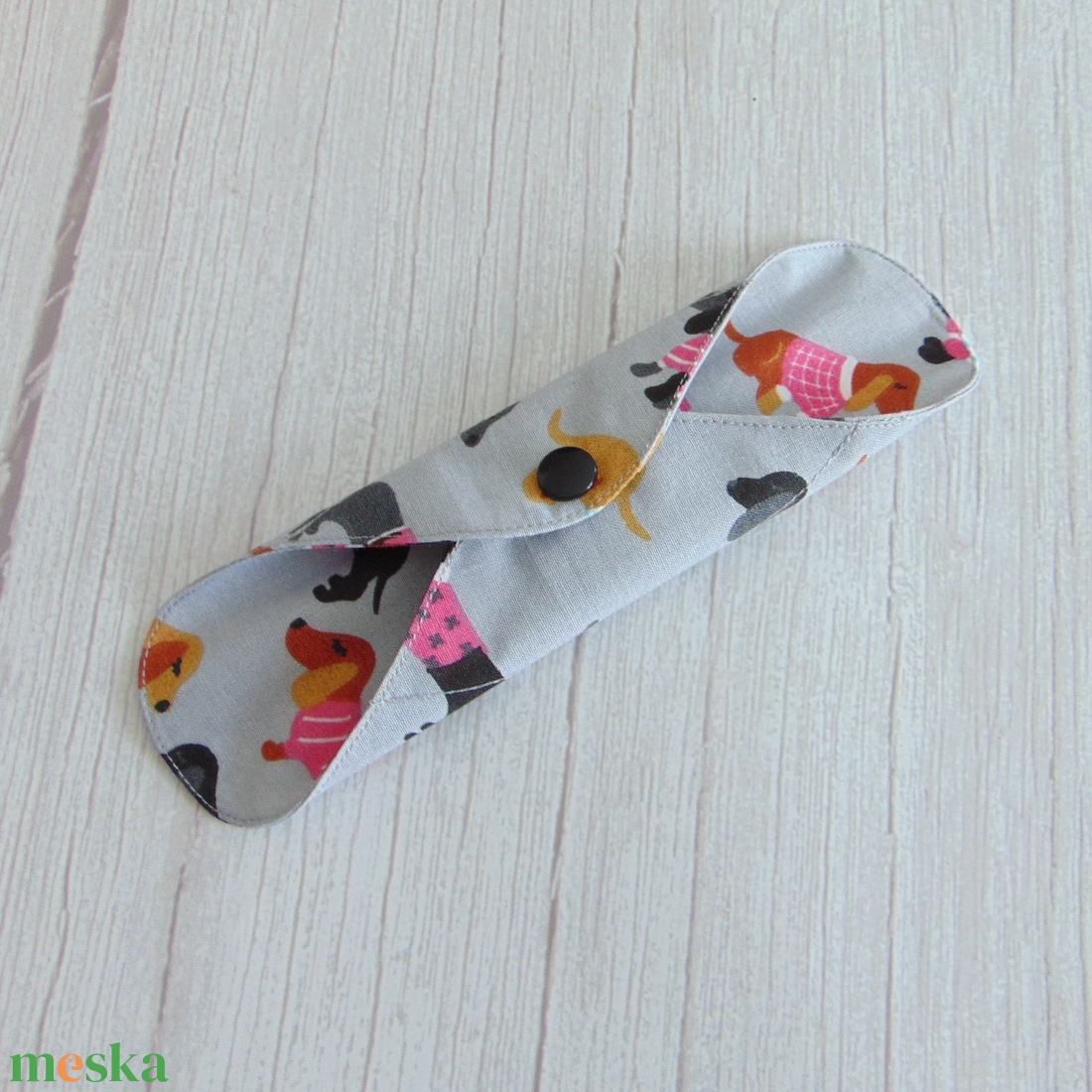 Lara mosható tisztasági betét 19,5 cm / tacskó mintás - szürke / vékony, kényelmes intimbetét,  környezetbarát termék - szépségápolás - intim higiénia - tisztasági betét - Meska.hu