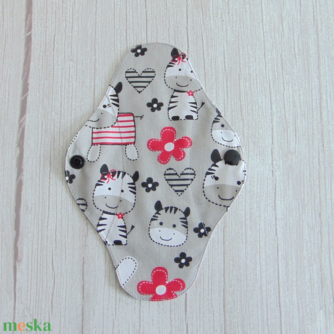 Lara mosható tisztasági betét 19,5 cm / zsiráf babák / vékony, kényelmes intimbetét,  környezetbarát termék - szépségápolás - intim higiénia - tisztasági betét - Meska.hu