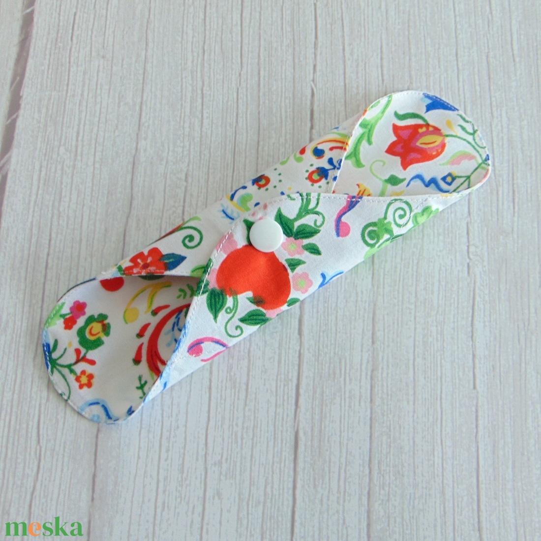 Lara mosható tisztasági betét 19,5 cm / színes indák és virágok / vékony, kényelmes intimbetét,  környezetbarát termék - szépségápolás - intim higiénia - tisztasági betét - Meska.hu