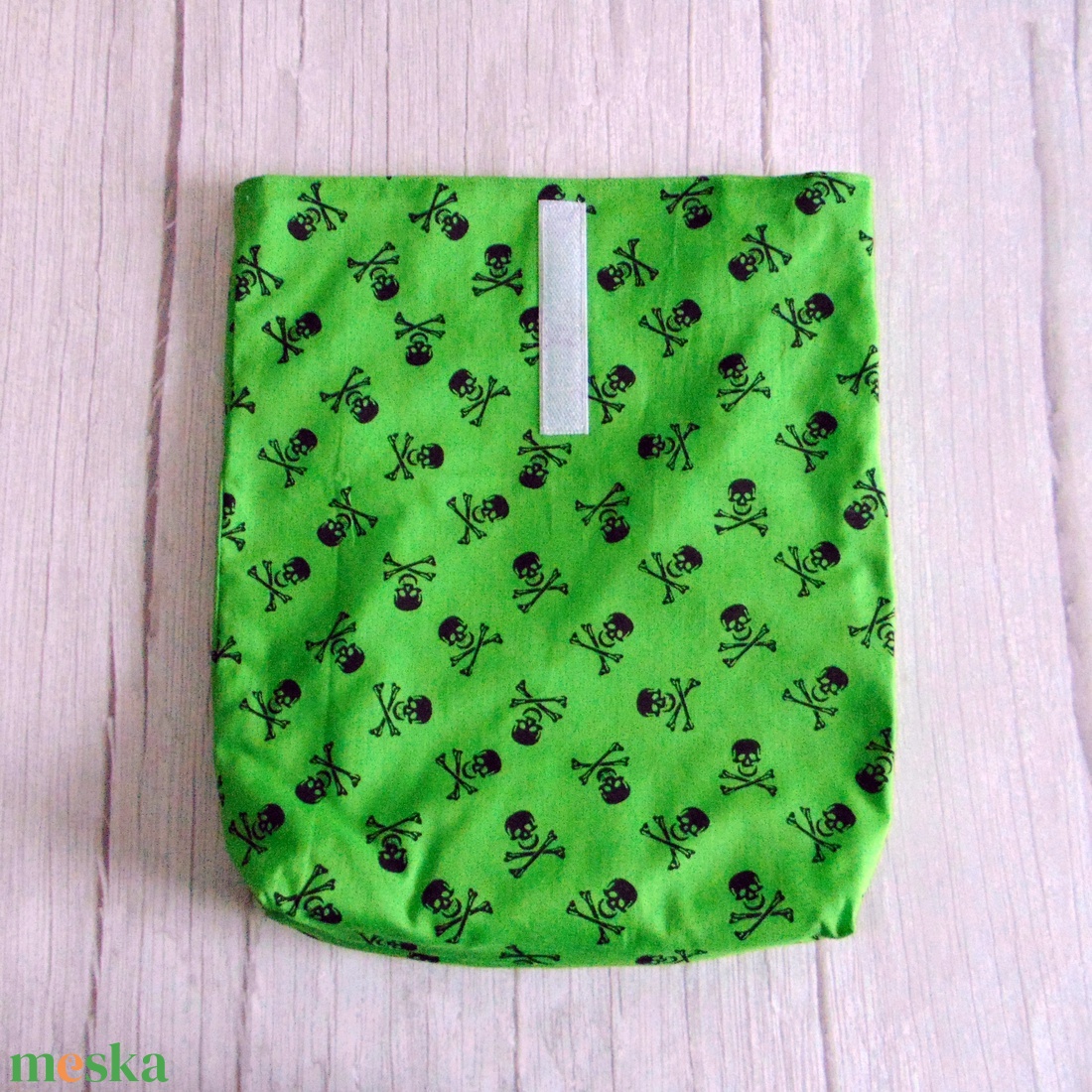 Roll-top uzsonnás tasak: fekete / zöld koponya mintás - táska & tok - uzsonna- & ebéd tartó - szendvics csomagoló - Meska.hu