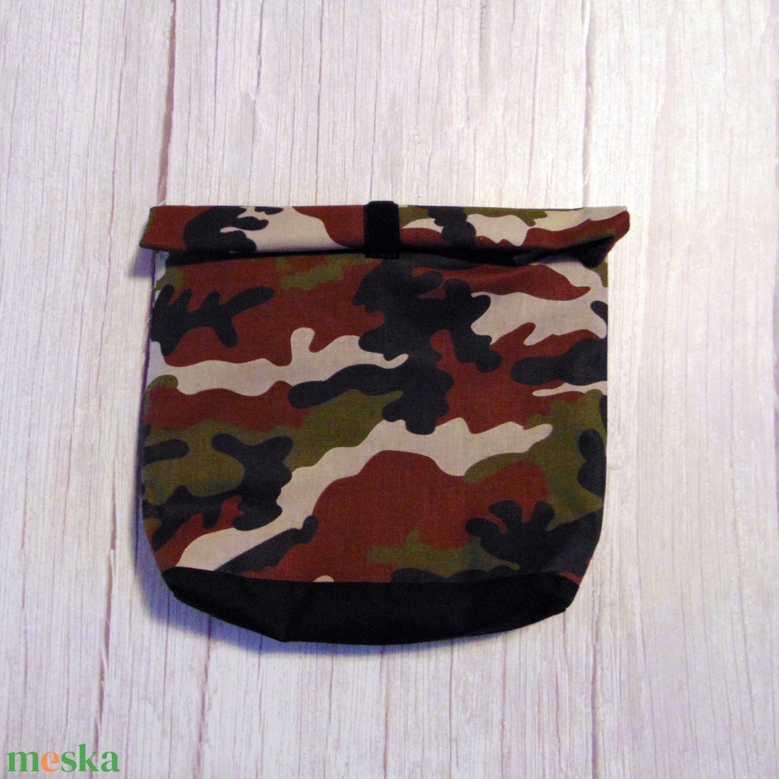 Roll-top uzsonnás tasak: fekete / zöld terep mintás - táska & tok - uzsonna- & ebéd tartó - szendvics csomagoló - Meska.hu