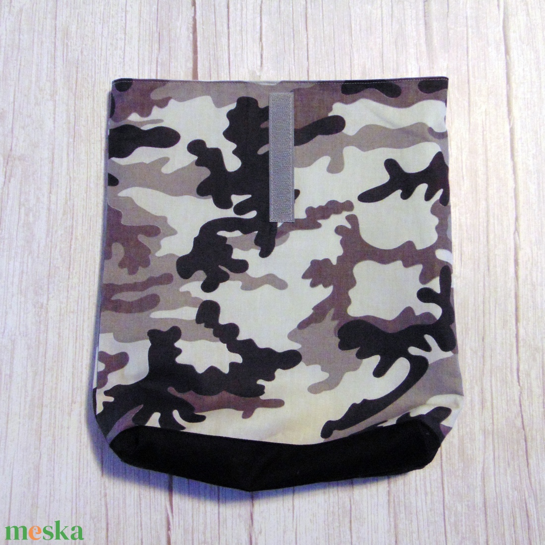 Roll-top uzsonnás tasak: fekete - szürke terep mintás - táska & tok - uzsonna- & ebéd tartó - szendvics csomagoló - Meska.hu