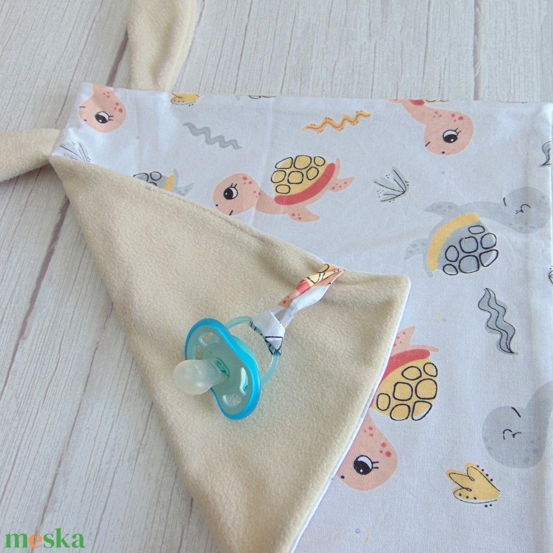 Nyuszi füles szundikendő / teknős mintával - bézs - baba - mama - baba játékok - szundikendő, alvóka - Meska.hu