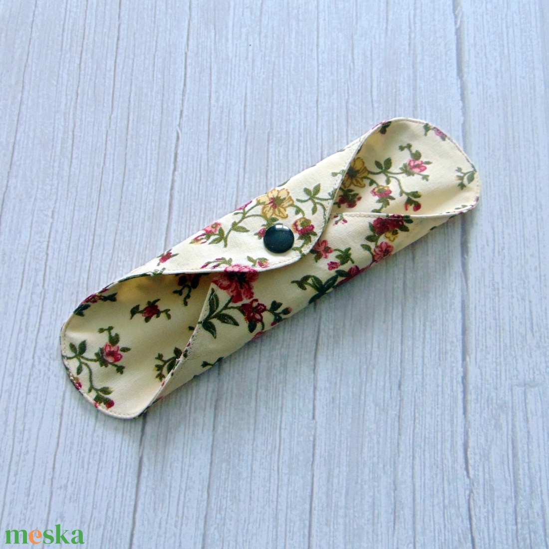 Lara tisztasági betét 19,5 cm / bordó virágok / mosható textil betét - szépségápolás - intim higiénia - tisztasági betét - Meska.hu