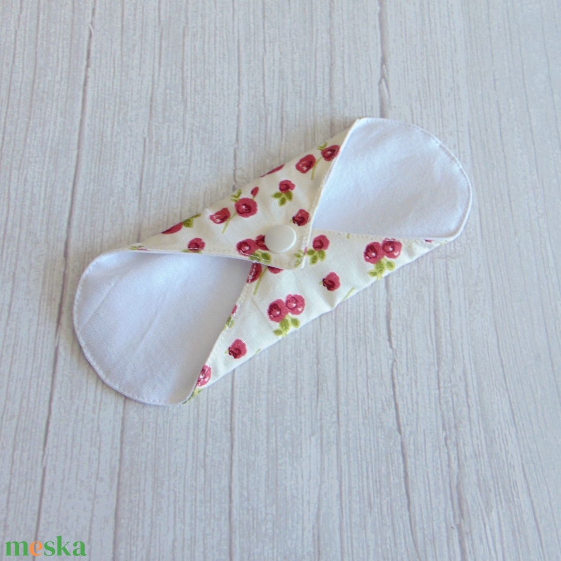 Sarah Mini mosható betét 17 cm / ekrü - rózsák - szépségápolás - intim higiénia - tisztasági betét - Meska.hu