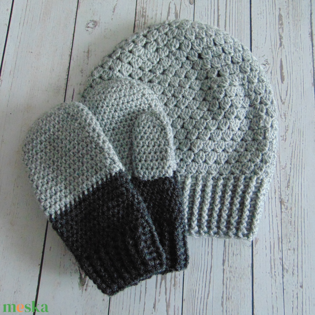 Szürke slouchy fazonú női sapka és kesztyű szett / horgolt sapka és egyujjas kesztyű - ruha & divat - sál, sapka, kendő - sapka & sál szett - Meska.hu
