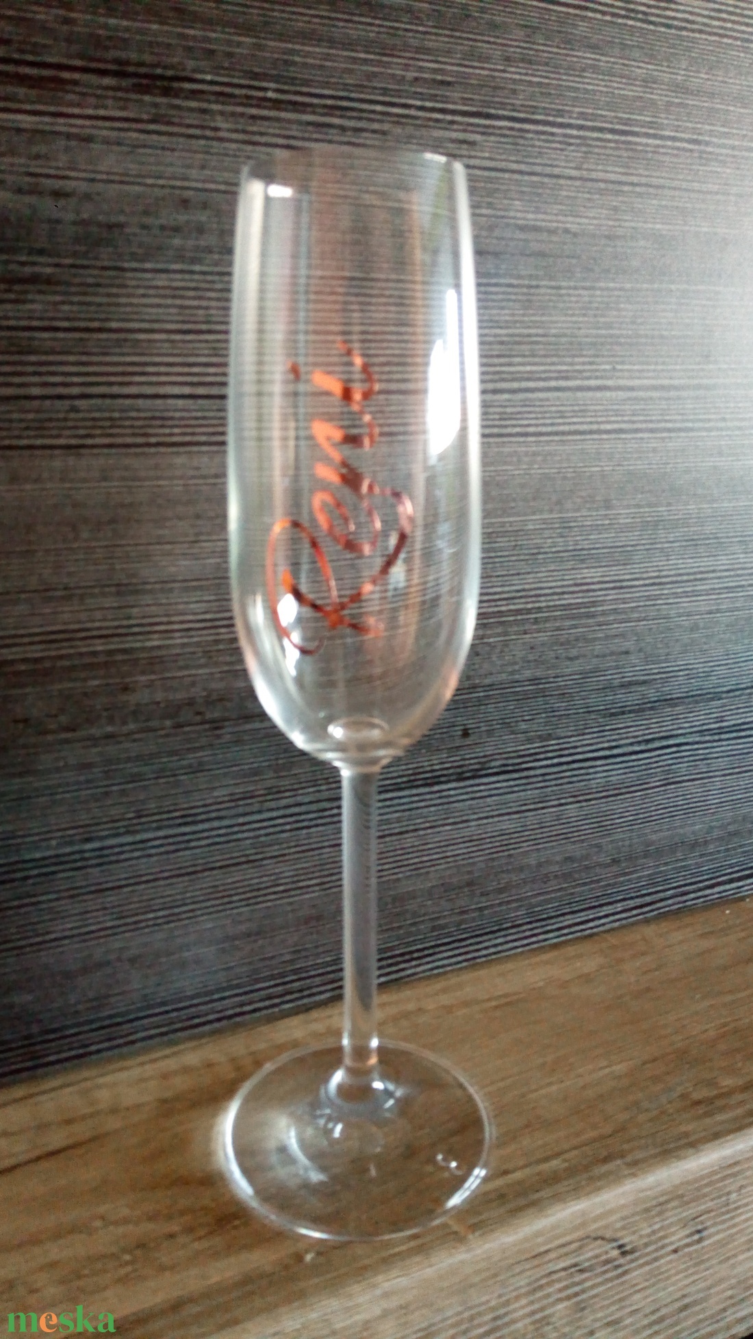 Egyedi feliratos pezsgőspohár, esküvőre, koszorúslánynak - esküvő - dekoráció - tálalás - Meska.hu