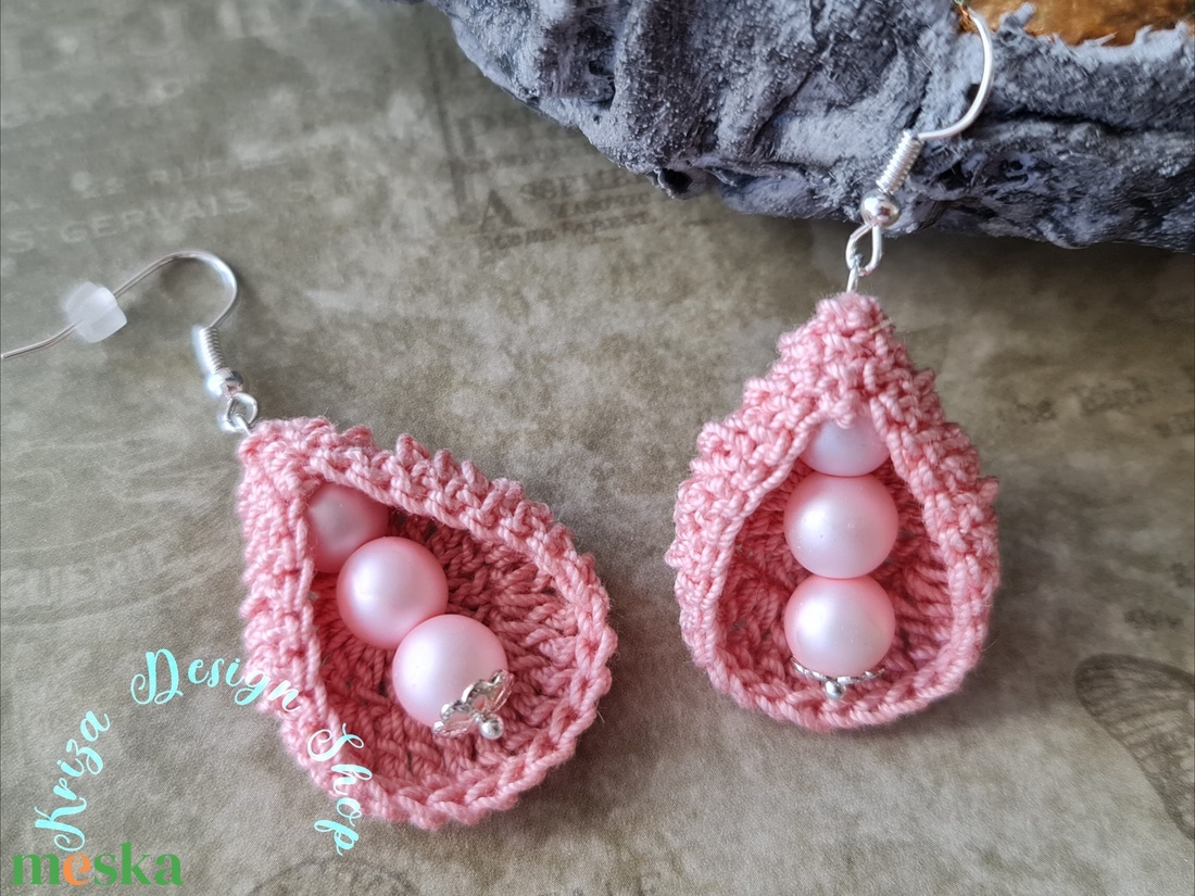Kézműves horgolt csipke fülbevaló gyönggyel (Brigitta - vintage rose) - ékszer - fülbevaló - lógó fülbevaló - Meska.hu Kézműves horgolt csipke fülbevaló gyönggyel (Brigitta - vintage rose) - ékszer - fülbevaló - lógó fülbevaló - Meska.hu