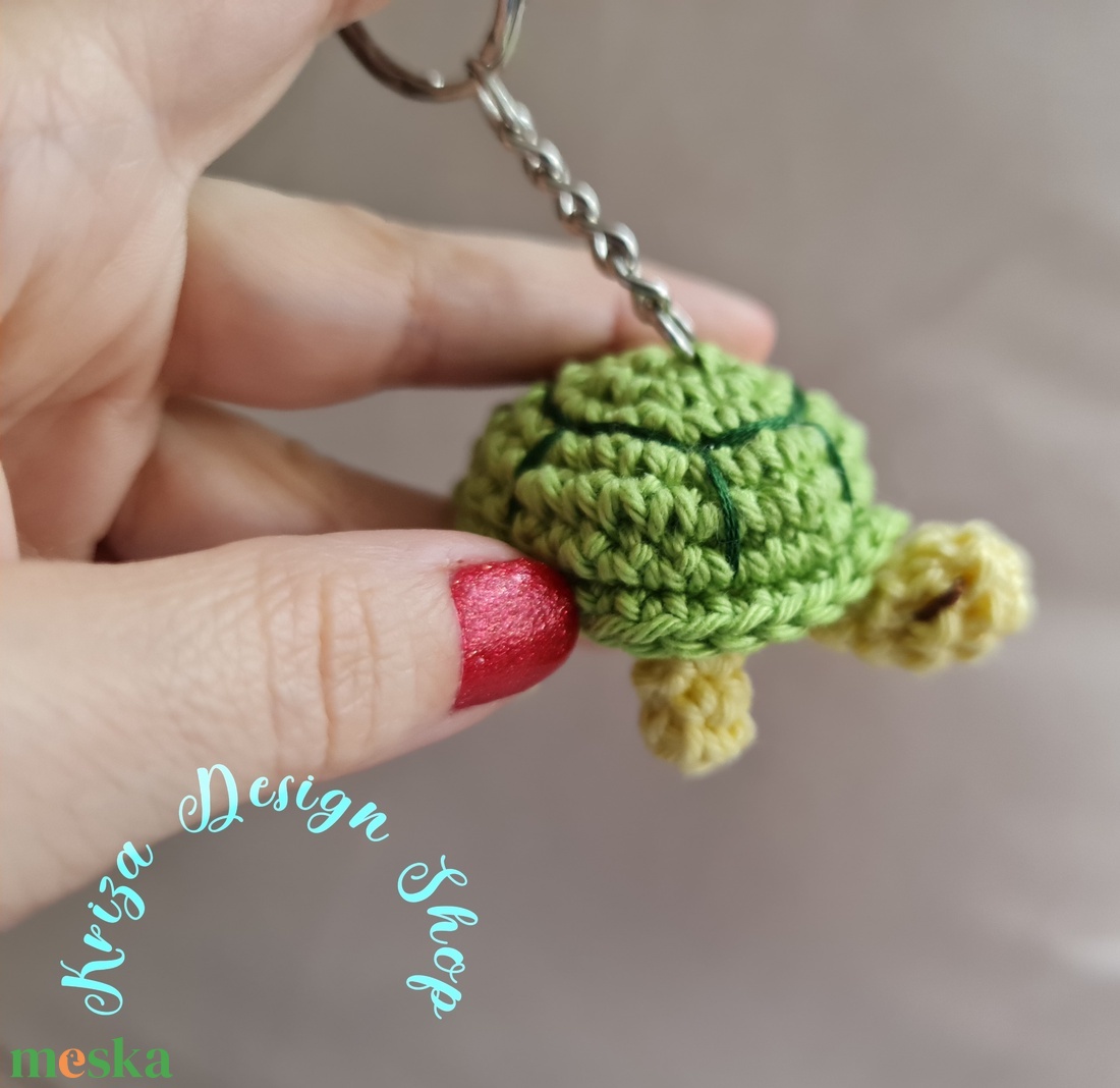 Kézműves horgolt kabalafigurás kulcstartó - Mini teknős (Springi) - játék & sport - plüssállat & játékfigura - más figura - Meska.hu Kézműves horgolt kabalafigurás kulcstartó - Mini teknős (Springi) - játék & sport - plüssállat & játékfigura - más figura - Meska.hu
