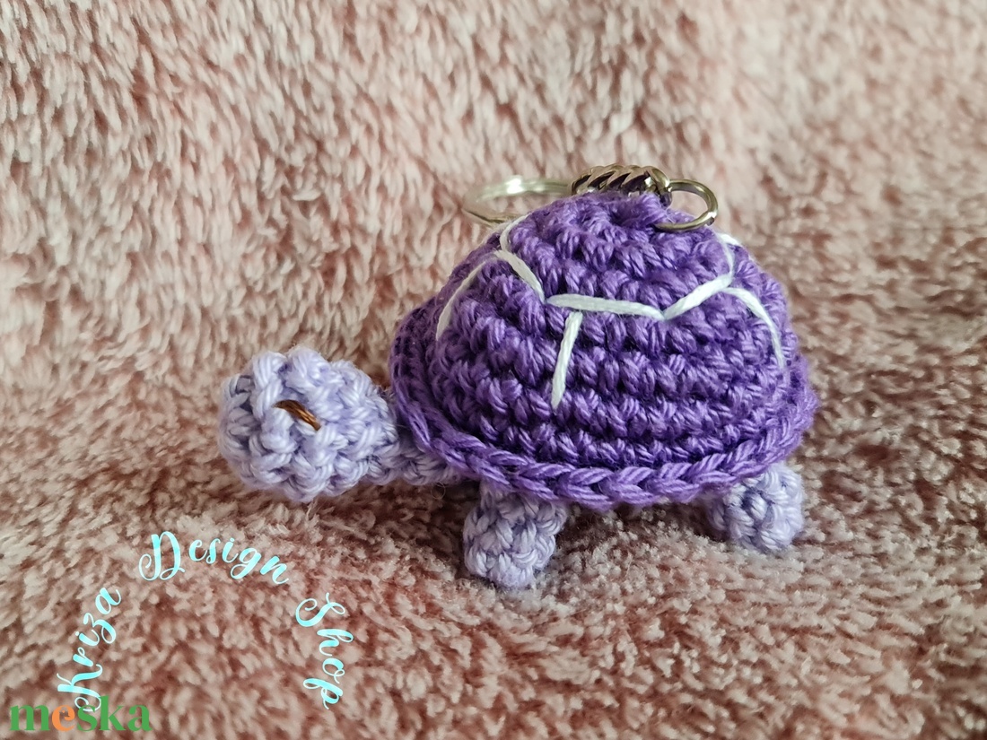 Kézműves horgolt kabalafigurás kulcstartó - Mini teknős (Timi) - játék & sport - plüssállat & játékfigura - más figura - Meska.hu Kézműves horgolt kabalafigurás kulcstartó - Mini teknős (Timi) - játék & sport - plüssállat & játékfigura - más figura - Meska.hu