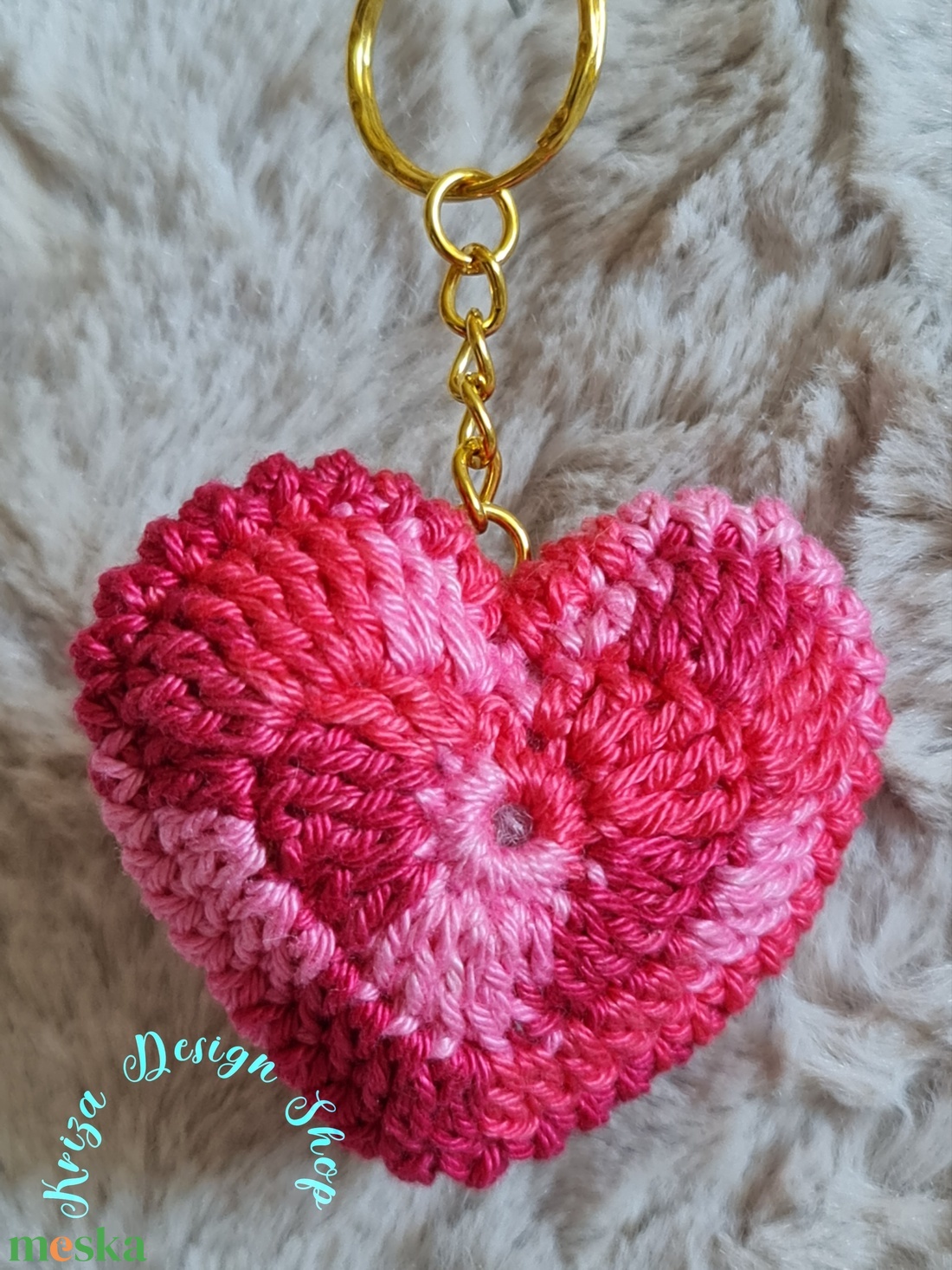 Kézműves horgolt kabalafigurás kulcstartó - Mini szivecske (Magenta color) - játék & sport - plüssállat & játékfigura - más figura - Meska.hu Kézműves horgolt kabalafigurás kulcstartó - Mini szivecske (Magenta color) - játék & sport - plüssállat & játékfigura - más figura - Meska.hu