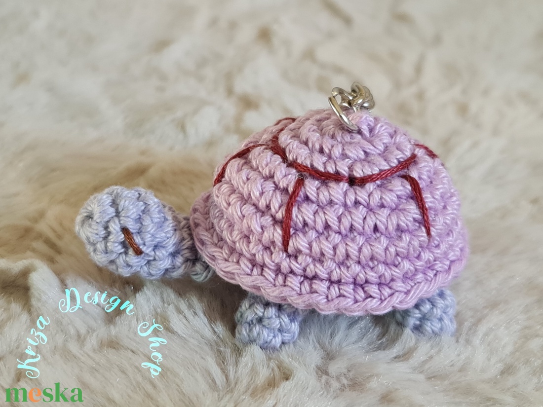 Kézműves horgolt kabalafigurás kulcstartó - Mini teknős (Lizzy) - játék & sport - plüssállat & játékfigura - más figura - Meska.hu Kézműves horgolt kabalafigurás kulcstartó - Mini teknős (Lizzy) - játék & sport - plüssállat & játékfigura - más figura - Meska.hu