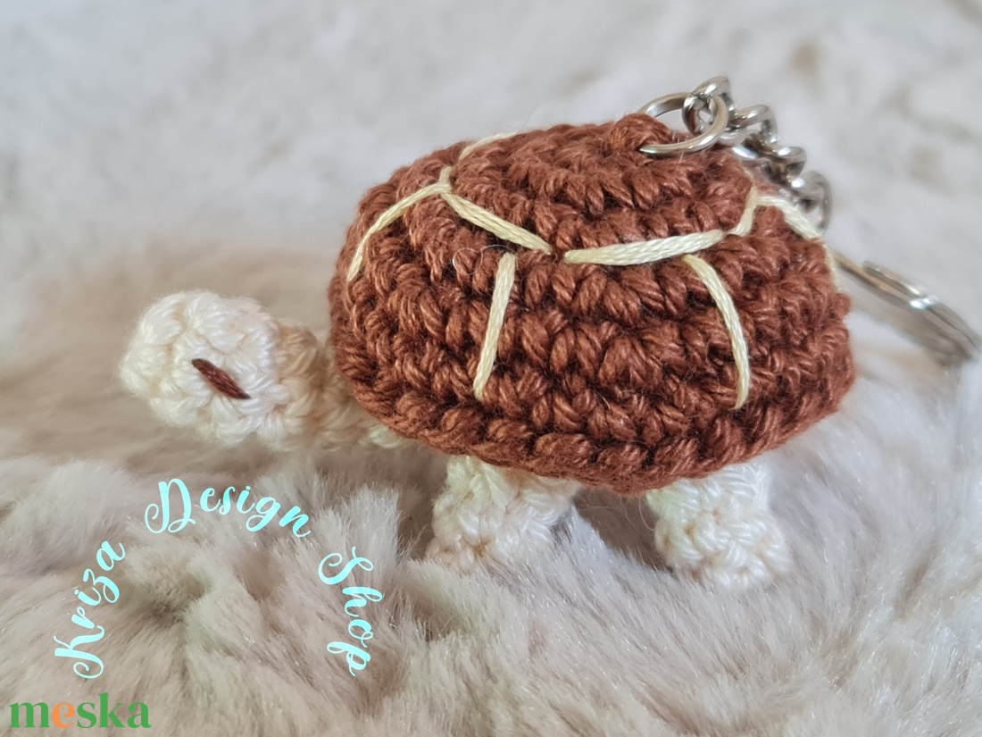 Kézműves horgolt kabalafigurás kulcstartó - Mini teknős (Franky - játék & sport - plüssállat & játékfigura - más figura - Meska.hu Kézműves horgolt kabalafigurás kulcstartó - Mini teknős (Franky - játék & sport - plüssállat & játékfigura - más figura - Meska.hu