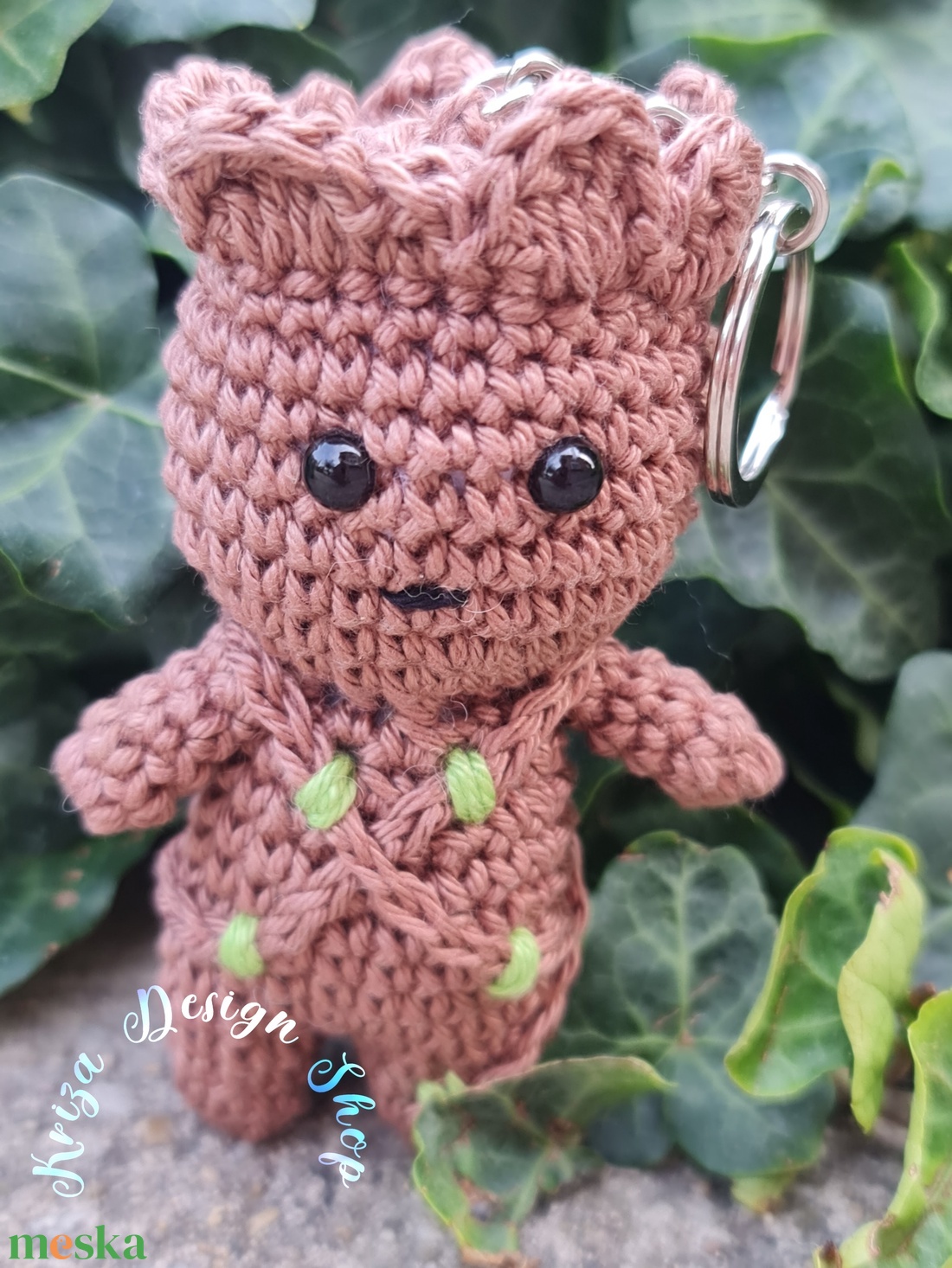 Kézműves horgolt kabalafigurás kulcstartó - Mini Groot - játék & sport - plüssállat & játékfigura - más figura - Meska.hu Kézműves horgolt kabalafigurás kulcstartó - Mini Groot - játék & sport - plüssállat & játékfigura - más figura - Meska.hu