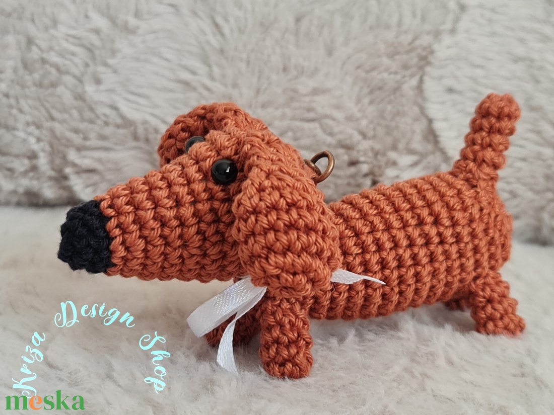 Kézműves horgolt kabalafigurás kulcstartó - Mini tacskó kutya (Döme 3.) - játék & sport - plüssállat & játékfigura - kutya - Meska.hu Kézműves horgolt kabalafigurás kulcstartó - Mini tacskó kutya (Döme 3.) - játék & sport - plüssállat & játékfigura - kutya - Meska.hu