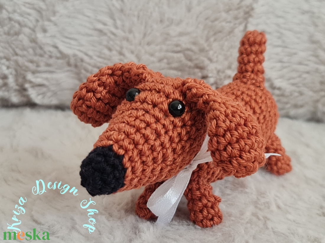 Kézműves horgolt kabalafigurás kulcstartó - Mini tacskó kutya (Döme 3.) - játék & sport - plüssállat & játékfigura - kutya - Meska.hu Kézműves horgolt kabalafigurás kulcstartó - Mini tacskó kutya (Döme 3.) - játék & sport - plüssállat & játékfigura - kutya - Meska.hu