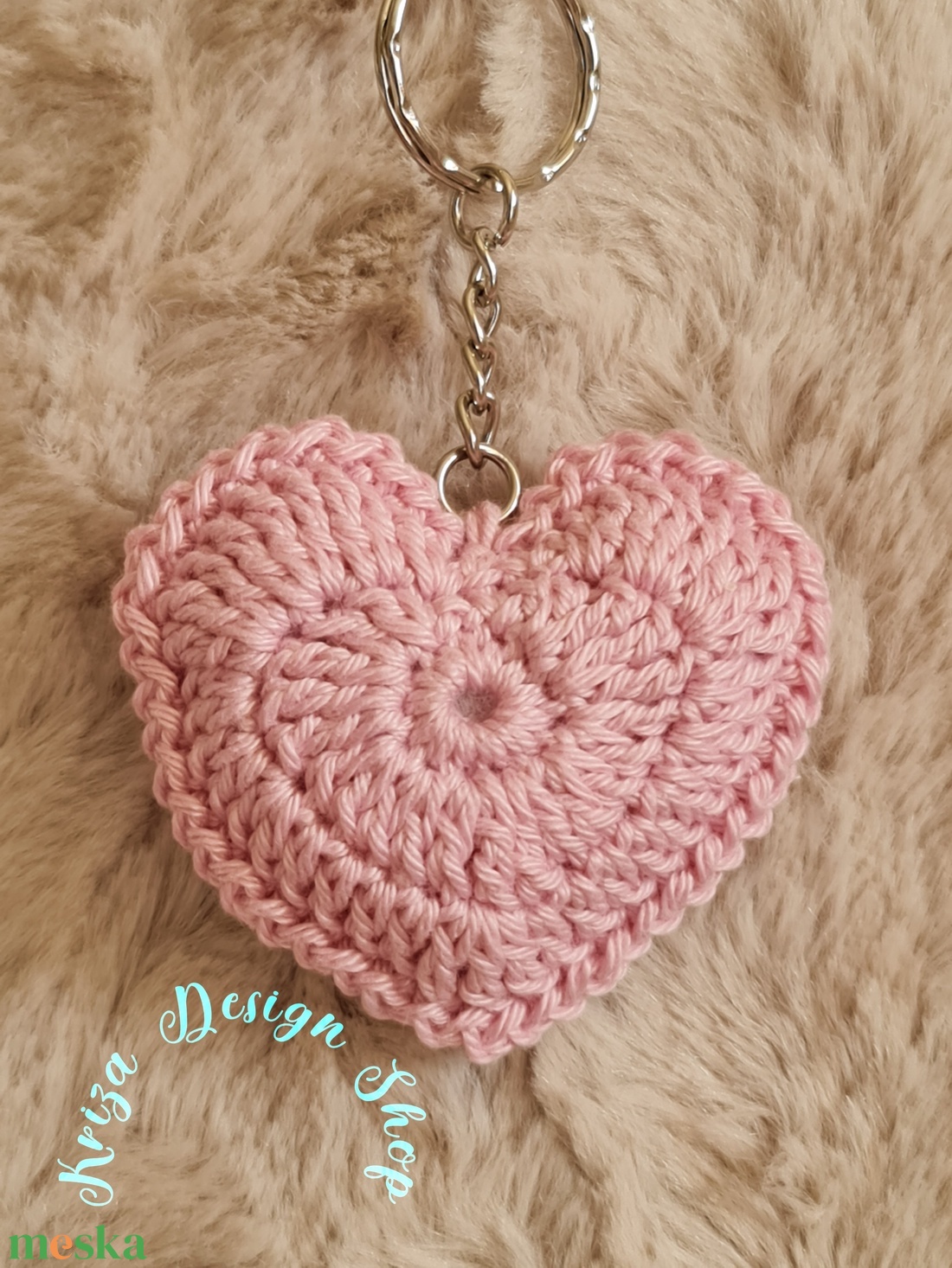 Kézműves horgolt kabalafigurás kulcstartó - Mini szivecske (Vintage rose) - játék & sport - plüssállat & játékfigura - más figura - Meska.hu Kézműves horgolt kabalafigurás kulcstartó - Mini szivecske (Vintage rose) - játék & sport - plüssállat & játékfigura - más figura - Meska.hu