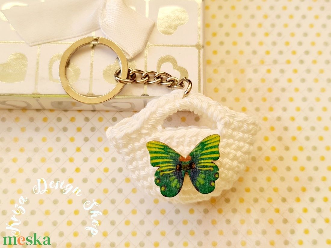 Kézműves horgolt kulcstartó - Shopping bag (Zöld pillangós) - játék & sport - plüssállat & játékfigura - más figura - Meska.hu Kézműves horgolt kulcstartó - Shopping bag (Zöld pillangós) - játék & sport - plüssállat & játékfigura - más figura - Meska.hu