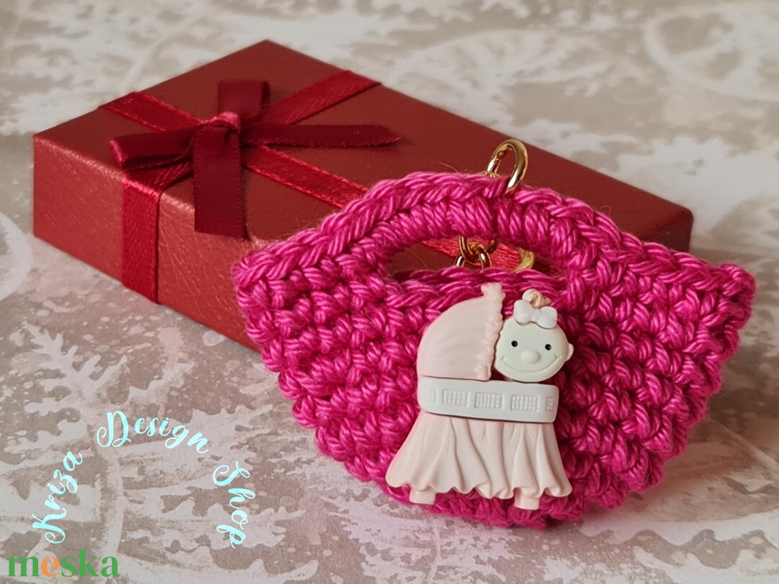 Kézműves horgolt kulcstartó - Shopping bag (Babakocsis babával) - játék & sport - plüssállat & játékfigura - más figura - Meska.hu Kézműves horgolt kulcstartó - Shopping bag (Babakocsis babával) - játék & sport - plüssállat & játékfigura - más figura - Meska.hu