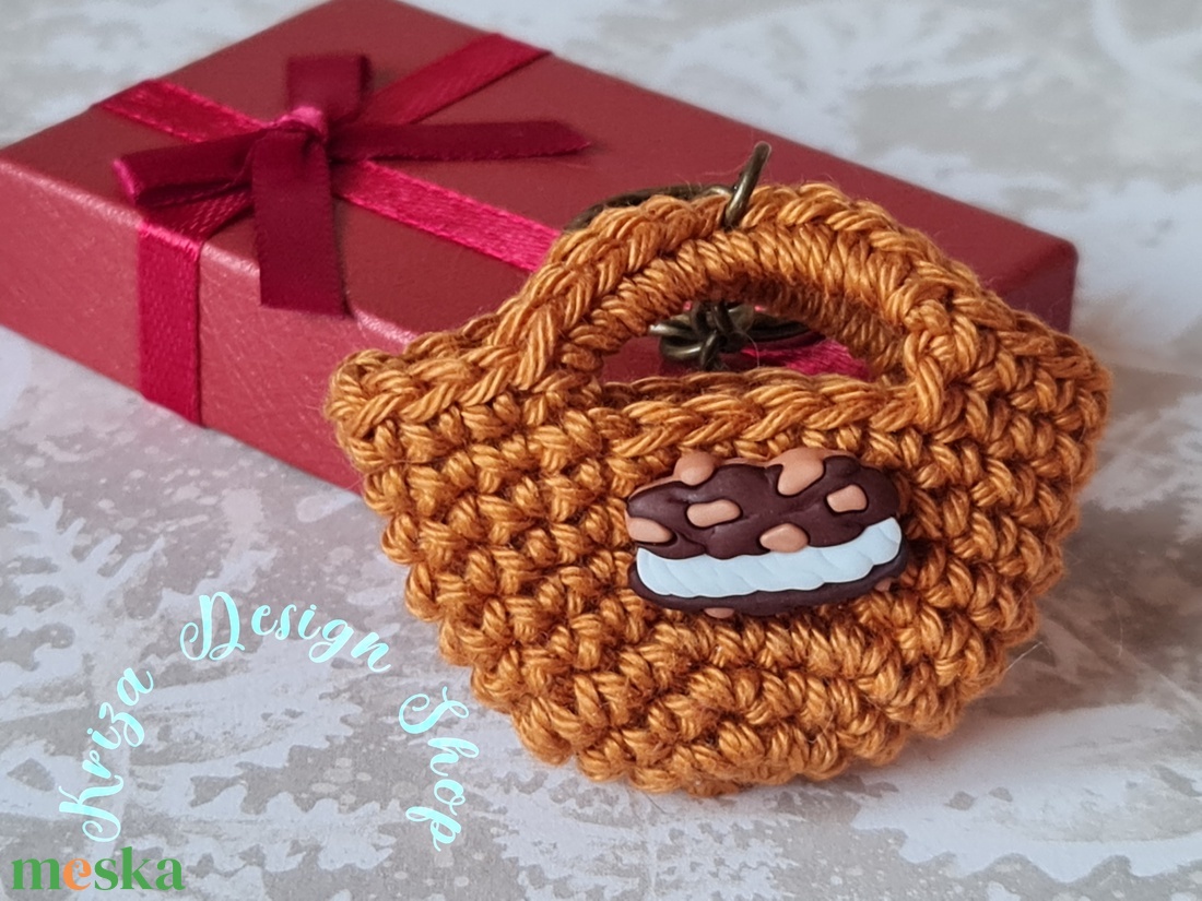 Kézműves horgolt kulcstartó - Shopping bag (Süti dekorációval) - játék & sport - plüssállat & játékfigura - más figura - Meska.hu Kézműves horgolt kulcstartó - Shopping bag (Süti dekorációval) - játék & sport - plüssállat & játékfigura - más figura - Meska.hu