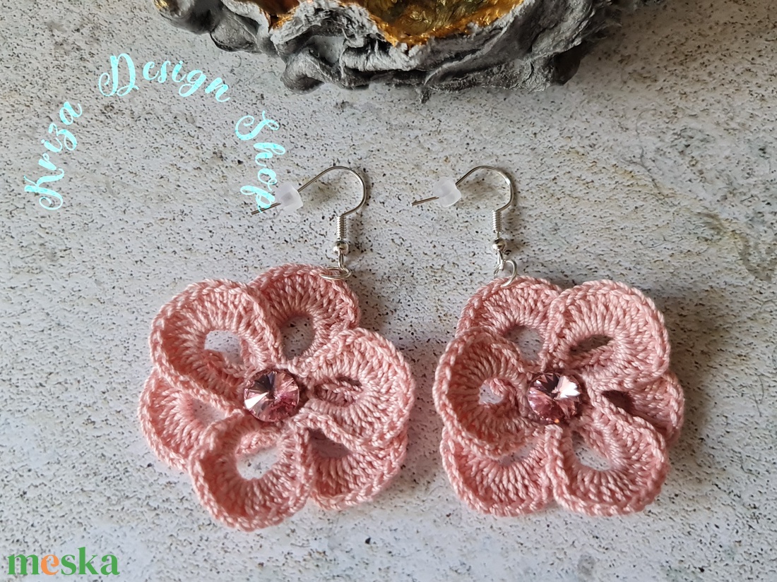 Kézműves horgolt csipke fülbevaló Swarowskival (Peggy - Vintage rose) - ékszer - fülbevaló - lógó fülbevaló - Meska.hu Kézműves horgolt csipke fülbevaló Swarowskival (Peggy - Vintage rose) - ékszer - fülbevaló - lógó fülbevaló - Meska.hu
